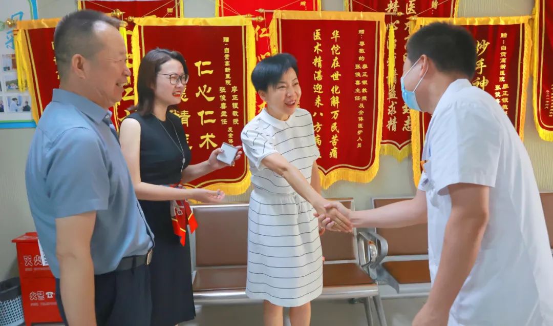 新疆察縣組織部部長一行蒞臨自貢高新腫瘤醫(yī)院訪問，共謀健康發(fā)展！