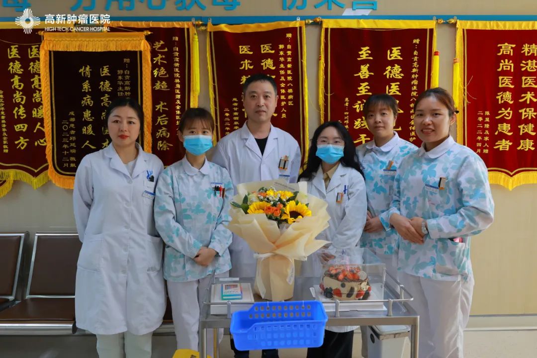 情暖病房，我院三病區(qū)醫(yī)護人員為患者慶祝生日！
